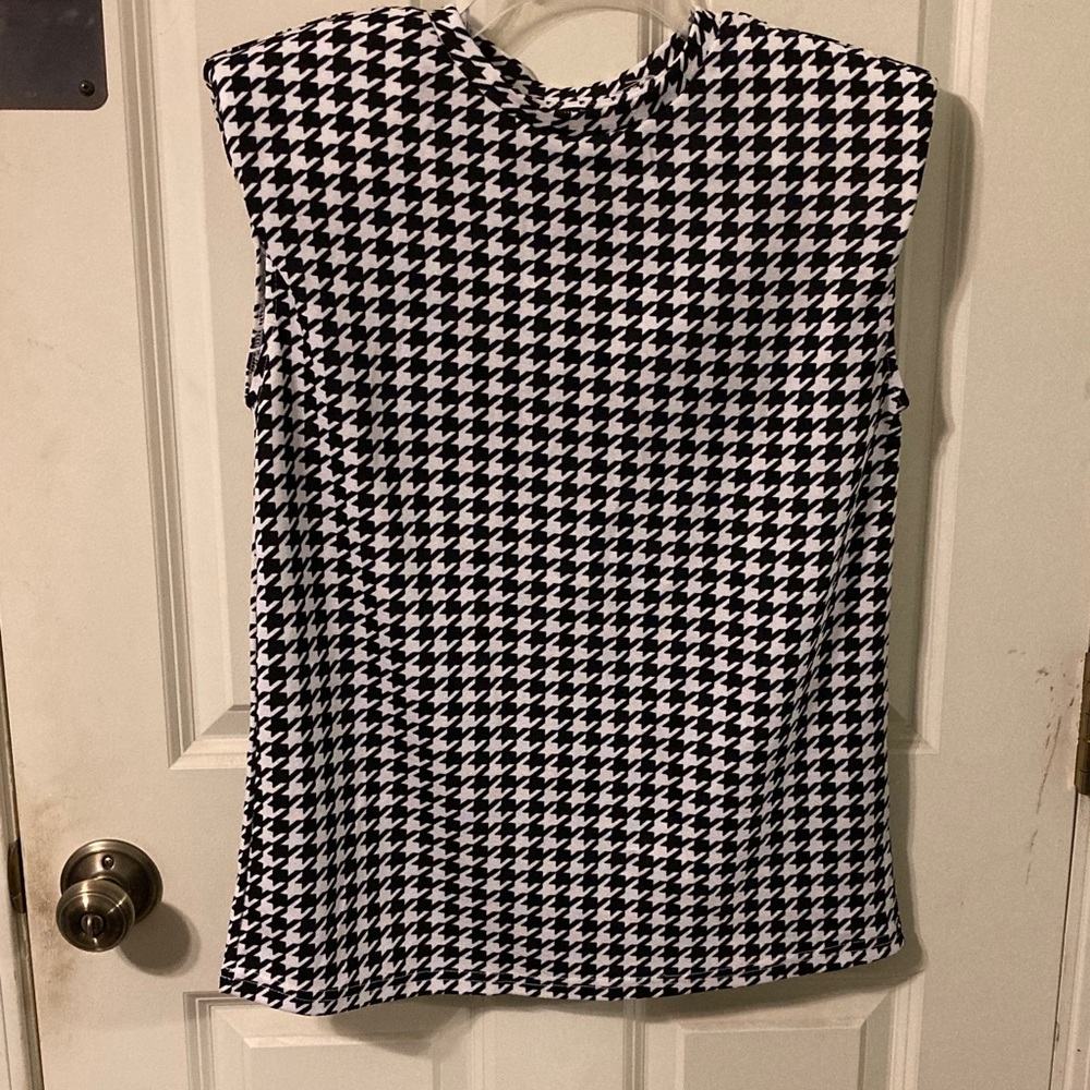 SHEIN Black and White Houndstooth Sleeveless Blouse Medium